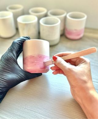 O víkendu jsem pro vás malovala další kalíšky. To je v celém procesu moje nejoblíbenější činnost. Začala svíčková sezóna a...