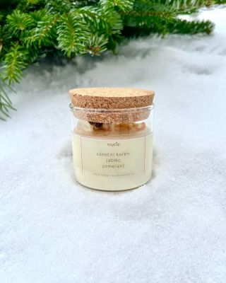 Vůně, která absolutně vystihuje Vánoce. Vánoční koření se mísí se sladkou ovocnou vůní. Více zimní a vánoční vůni dostat...